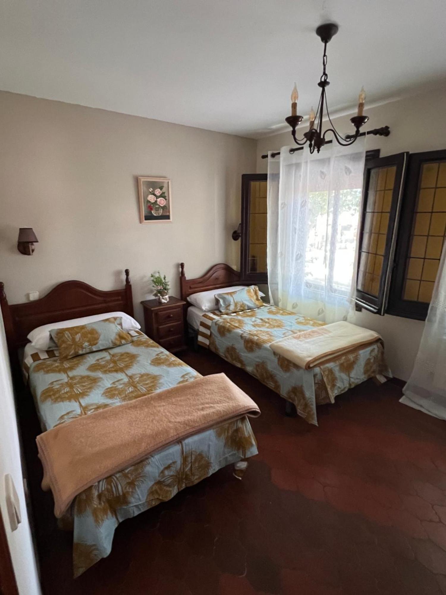 Отель Hostal Sabor Fusion Ла-Прадера-де-Навалорно Экстерьер фото
